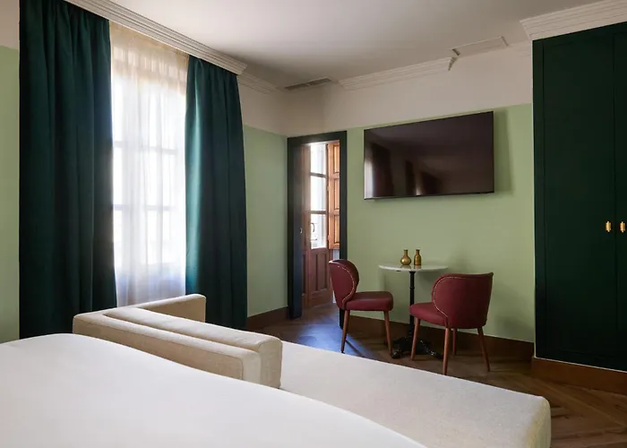 Honest Granada Hotel